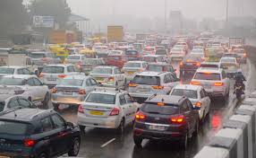 Rain in Delhi: आज तो आंधी-बारिश ने हिला दिया , दिल्ली NCR में बदला मौसम, बादल गरजे, बिजली चमकी तो ताबड़तोड़ ओले भी गिरे