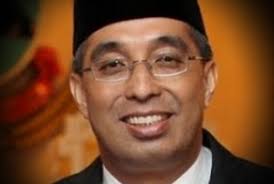 But Salleh, who is also the speaker of the Sabah state assembly, argued: “Religion is a state matter and comes under the state rulers/governers, ... - salleh-said-keruak
