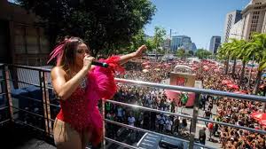 Aos 30 anos, perda de bebê, faturamento de luxo e reviravolta no Carnaval marcam trajetória de cantora