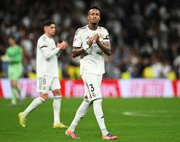 🚑 Madrid bleeding out: Militão forced off injured after 20 minutes