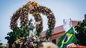 Caminhada com Maria reúne milhares de fiéis em Fortaleza; veja imagens
