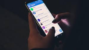 Josias de Souza: Medo da criminalidade é maior dentro do celular do que na rua
