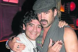 Colin Farrell recordó el momento en el que besó en la boca a Diego Maradona: “Una de las mejores noches de mi vida”