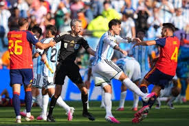 FIFA autoriza a Paredes y otros argentinos cumplir sanciones en amistosos