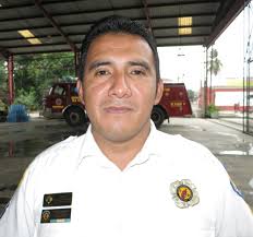 Melvin Estuardo “Medio Beso” (Half Kiss) Espada Ixcoy, 34 years old, 9 years in the fire service, permanente, galonista, paramedic - IMG_0590
