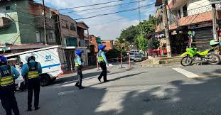 Tragedia en Medellín: Bus del INPEC Arrolla y Mata a Adulto Mayor - Imagen principal del artículo