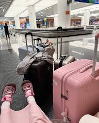 Lan Vy xinh đẹp 🌸 | 🛫🇨🇳 kpi mỗi năm đi chuyến #travel #bestfriends | Instagram