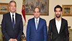 السيسي يهنيء "إبن مصر البار"