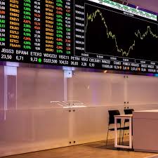 Ibovespa cai com pesquisas eleitorais e bolsas de NY; dólar supera R$ 5,22