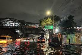 Fuerte tormenta causa estragos en oriente de la Ciudad de México