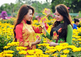Kết quả hình ảnh cho nhà thơ kim chuông