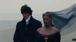 "Cachos de cabelo, fotos e velas": Margot Robbie conta que tinha um altar para Jacob Elordi durante as filmagens de O Morro dos Ventos Uivantes
