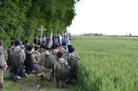 Résultat de recherche d'images pour "procession à genoux"