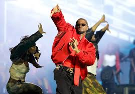 Usher ends steamy onstage performance after realizing fan appears uncomfortable