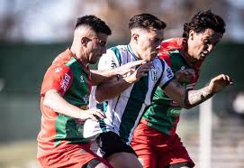Racing y Boston River empatan en un disputado partido - Imagen principal del artículo