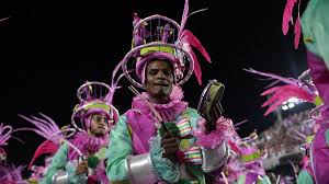 Que horas a Mangueira desfila hoje? Veja programação do Carnaval no Rio