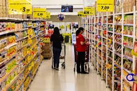 Inflação desacelera a 0,67% em abril e vai a 4,39% em 12 meses