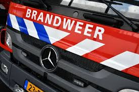 Auto belandt in water langs Oosterparkweg in Ridderkerk