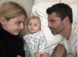 El primer y tierno álbum de fotos de Milán, el segundo hijo en común de Michelle Renaud y Matías Novoa