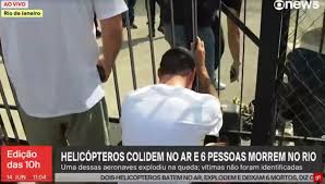 Homem chora ao ouvir confirmação de vítima de acidente de helicópteros no Rio de Janeiro