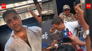 Bollywood actor Imran Khan ordered to leave India after taking part in 'cockroach' protests - Yahoo News UK