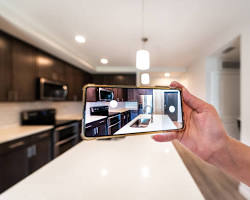 Image de hands holding smartphone with airbnb app luxury apartment background