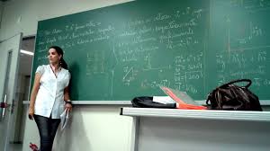 Resultado de imagem para imagem de professor dando aula