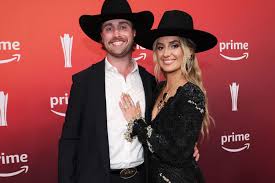 Lainey Wilson and Devlin 'Duck' Hodges: A Country Romance