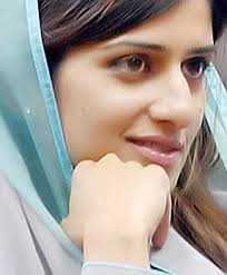 She is married to Feroz Gulzar, a businessman and they have two sons and one daughter. That flirting smile. - hina-rabbani-khar-pakistan252862529