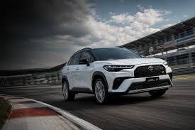 Toyota Corolla Cross 2027 estreia com novo visual e versão GR mais esportiva - FMOTORS