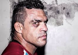 V. Belfort com o olho direito roxo em clique do fotógrafo Ray Longo. Foto: Instagram/Reprodução. A rotina de treinos de Vitor Belfort para a luta contra Dan ... - Belfort-Instagram