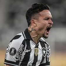 São Paulo tem acordo verbal pela contratação de Artur, do Botafogo