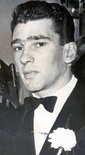 The killer: Reggie Kray regularly read the Bible in prison - article-0-0C6FBBC2000005DC-475_233x423