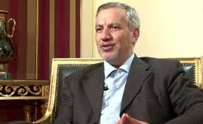 دفاع مهاجرانی از داریوش؛ او «خواننده محبوب» جوانی ما بود/ سلطنت‌طلبان او را مفنگی خواندند درحالی که رضاشاه تریاکی و یکی از علل مرکش افراط در الکل بود