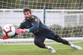 Parente de Alisson pode ser o novo goleiro da Seleção Brasileira