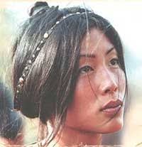 Mai Anh Le verkörpert in Zwei Brüder die Nai-Rea, die Tochter des ...