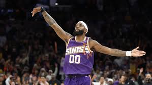 Royce O’Neale swishes 51-foot 3 at 3rd quarter buzzer as Suns beat Bucks