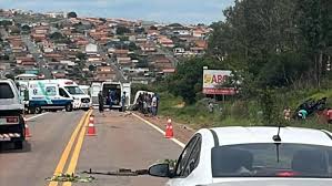 Colisão entre veículos deixa vítimas fatais na MG-453 em Paraguaçu