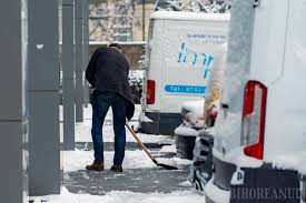 Nu-ți cureți gheața și țurțurii de pe clădiri și trotuare? Primăria Oradea anunță amenzi