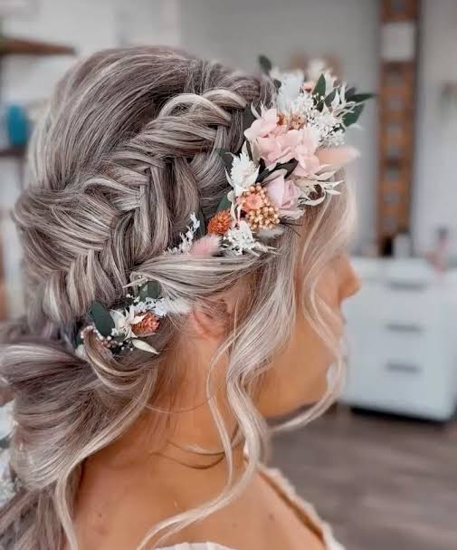 Soft romantic bridal ponytail- accented with a fishtail braid! Using ...