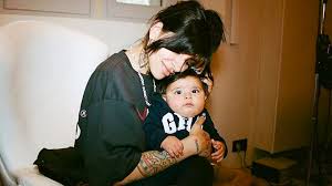 Cazzu logró la visa para viajar con su hija a Estados Unidos