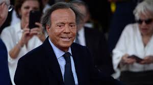 Julio Iglesias, acusado de agresiones sexuales por dos extrabajadoras de sus mansiones