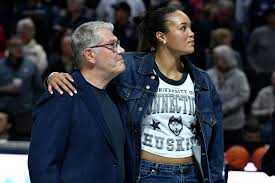 Mike Anthony: Geno Auriemma's night of celebration — UConn dominance, Husky history, and bad pizza