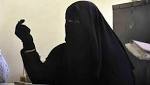 ضبط شاب يرتدي نقاب بمحطة