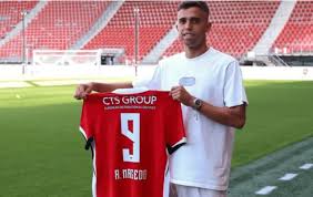 Eish! AZ Alkmaar Loses Star to PSV in Record Deal! - Imagen principal del artículo