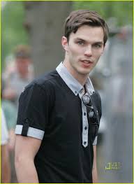 Résultat de recherche d'images pour "nicholas hoult"