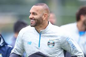 Após consulta do Grêmio, CBF define data de apresentação de Weverton