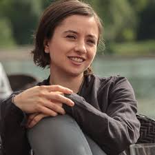 Cosmina Stratan a obtinut anul trecut in cadrul Festivalului International de Film de la Cannes Premiul pentru cel mai bun rol feminin (Voichita) pentru ... - cosmina_stratan_7