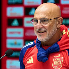 ⚽🏆🇪🇸 Luis de la Fuente: "Creo que el partido debió haber culminado antes, las intervenciones de Dibu han impedido que el partido se ganara antes" El director técnico de “La Roja”, manifestó de manera emotiva el orgullo de haberse alzado con el campeon