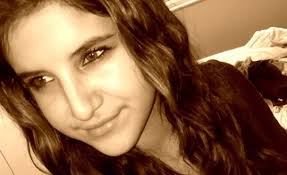 Denizli&#39;nin Çivril İlçesi&#39;nde, 4 gündür kayıp olan ortaokul öğrencisi 13 yaşındaki Kübra Şenel Öztürk&#39;ün ailesi, kızlarının bulunması için yetkililerden ... - 151220121551591735505_2